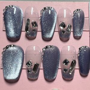 Cat eye effect presson nails